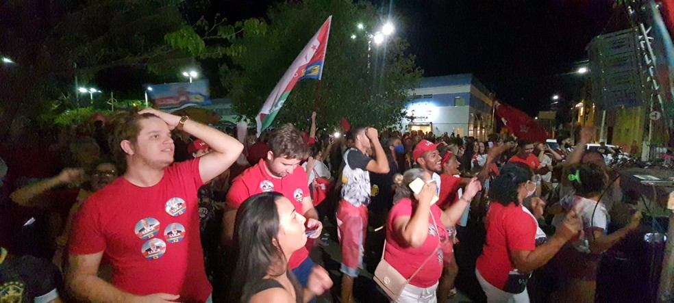 Apoiadores comemoram vitória de Lula em Iguatu, no Ceará. — Foto: Wandenberg Belém/SVM
