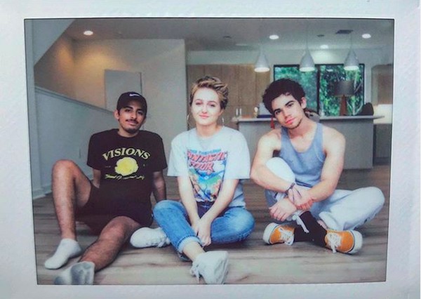 O ator Cameron Boyce com os amigos com quem estava dividindo apartamento (Foto: Instagram)