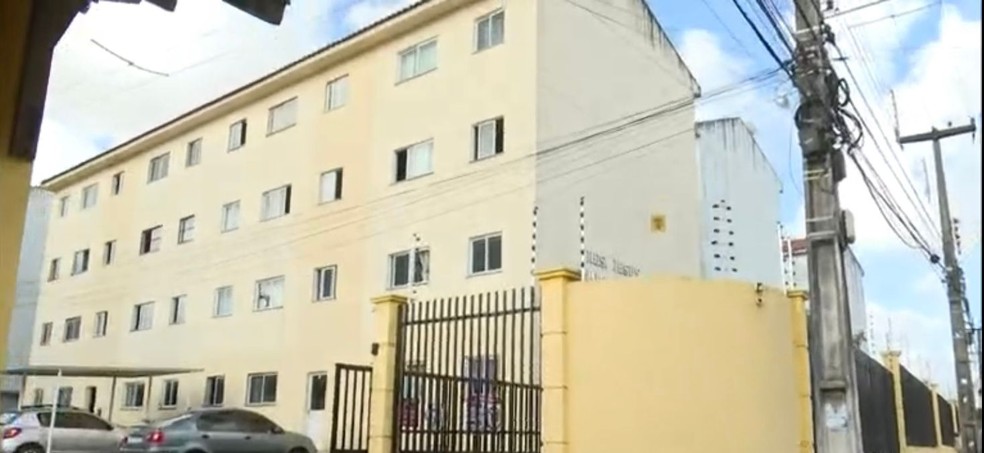 Criança caiu do terceiro andar deste prédio, no Bairro dos Novais, em João Pessoa — Foto: Reprodução/TV Cabo Branco