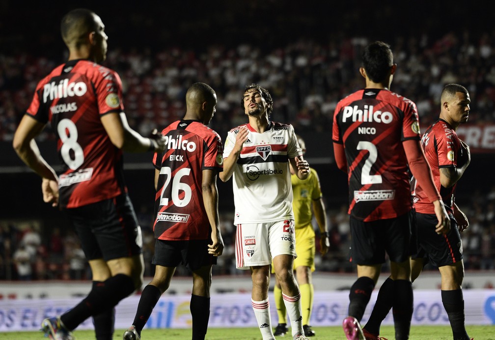 Igor Gomes lamenta chance perdida em São Paulo x Athletico — Foto: Marcos Ribolli