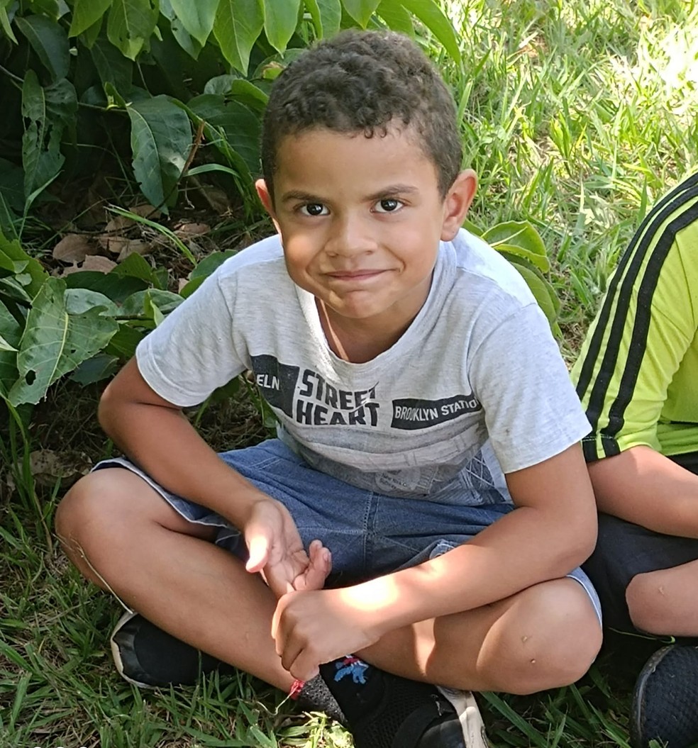 Rafael da Silva, de 6 anos, desapareceu com família no DF — Foto: Facebook/Reprodução