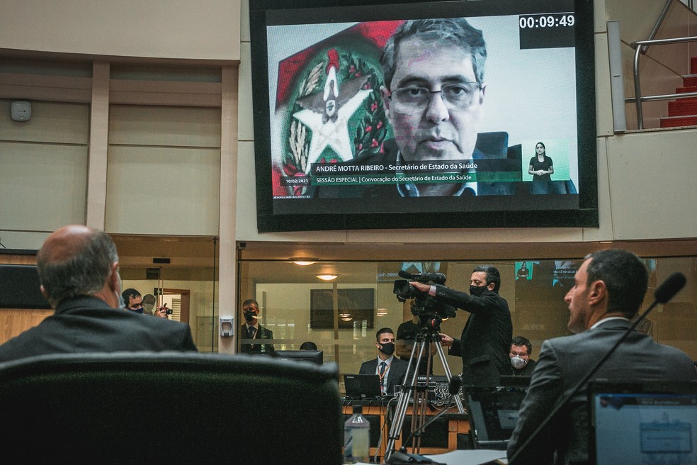 Secretário da Saúde de SC, André Motta, fala remotamente aos deputados na Alesc nesta quarta-feira (10) — Foto: Bruno Collaço/Agência AL/Divulgação