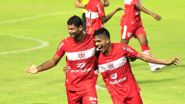 Gum comemora o primeiro gol com a camisa do CRB
