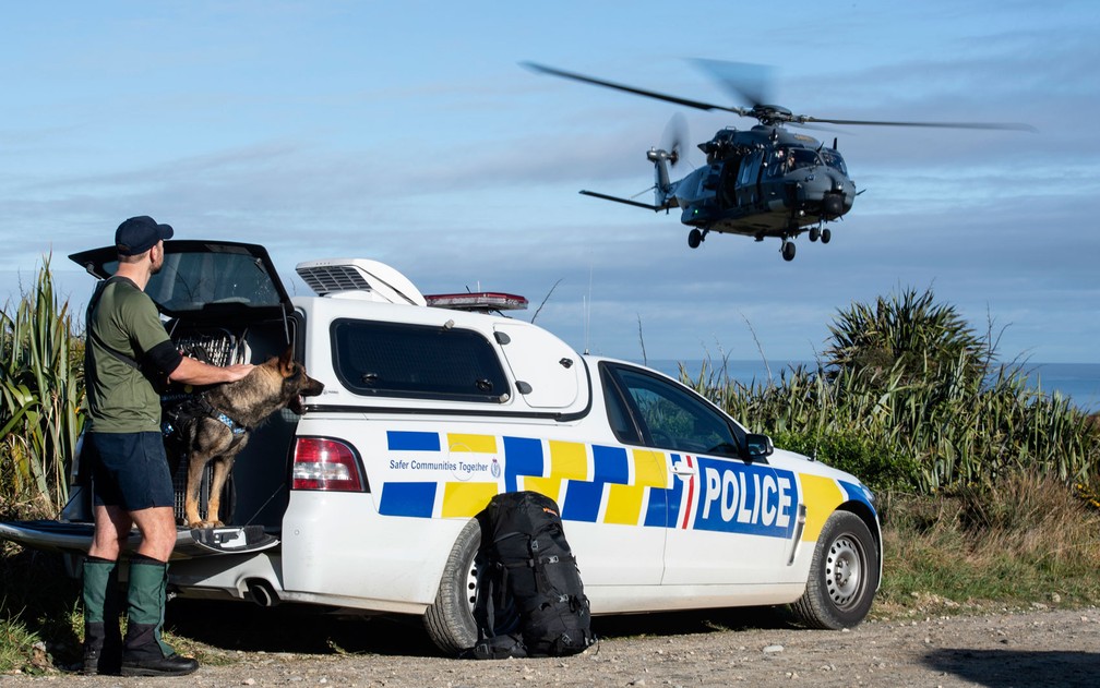 Na Nova Zelândia, a polícia patrulha as ruas sem armas de fogo — Foto: CPL Naomi James/New Zealand Defence Force via AP 