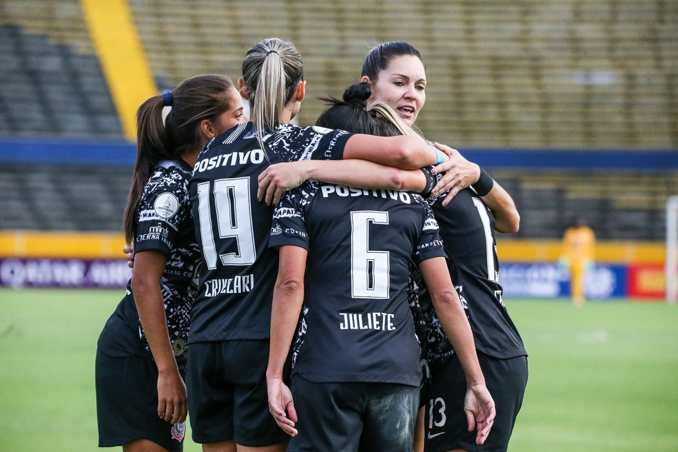 Jogadoras do Corinthians celebrando gol sobre o Club Ñañas — Foto: Bruno Teixeira / Ag.Corinthians