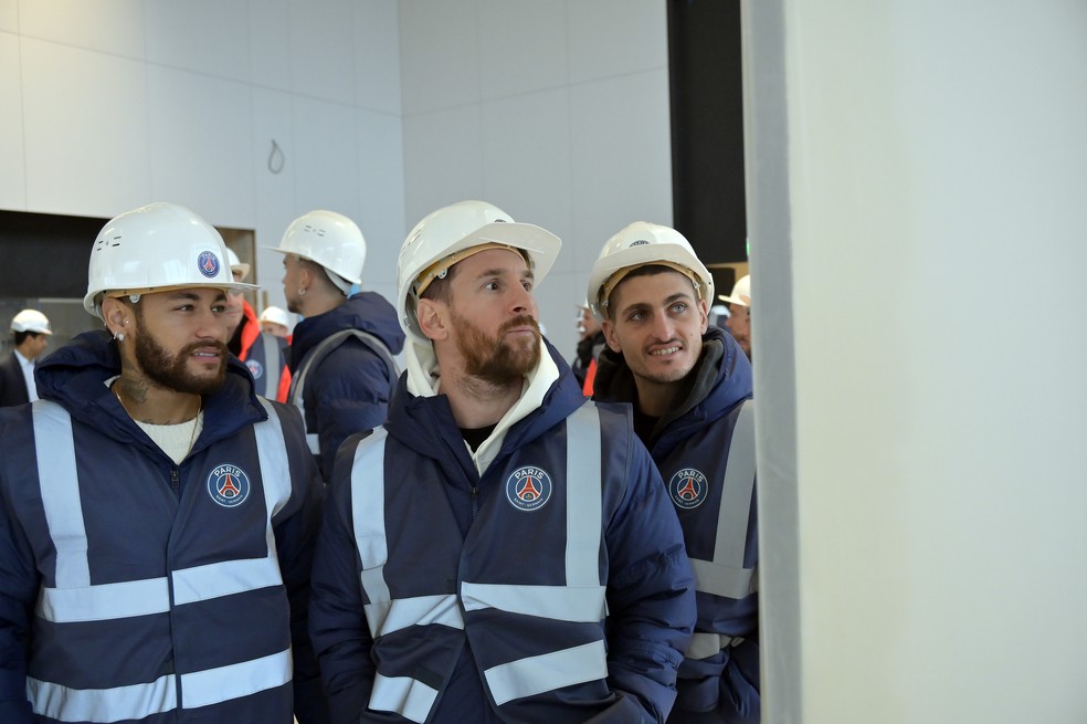 Neymar, Messi e Verratti, em visita às obras do CT do PSG — Foto: Divulgação/PSG