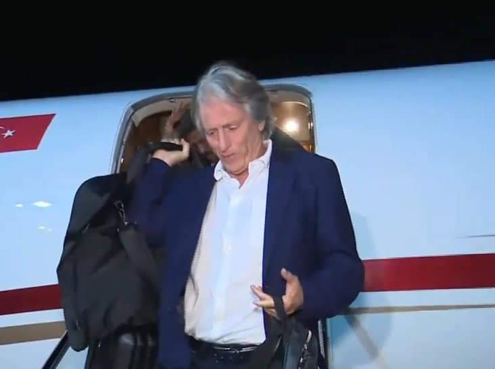 Jorge Jesus desembarca em Istambul para assinar com o Fenerbah�e � Foto: Reprodu��o/FBTV