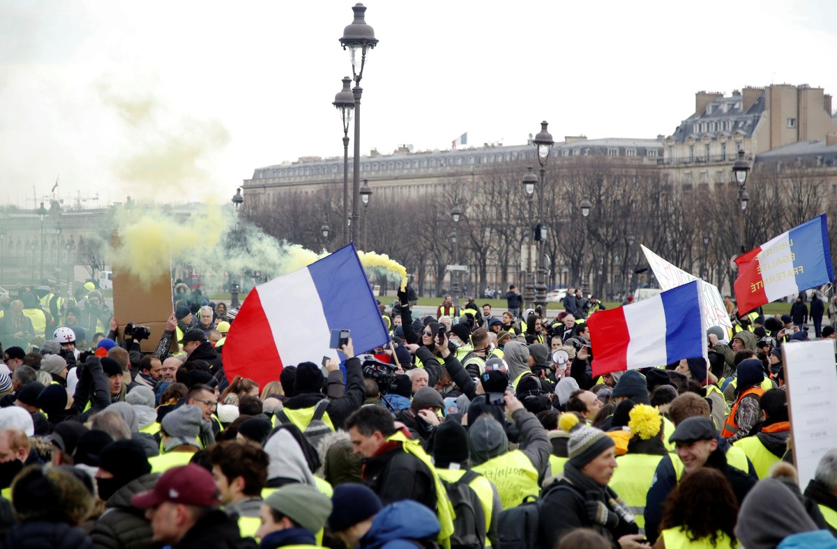 Coletes amarelos' se manifestam 10º sábado seguido na França | Mundo | G1