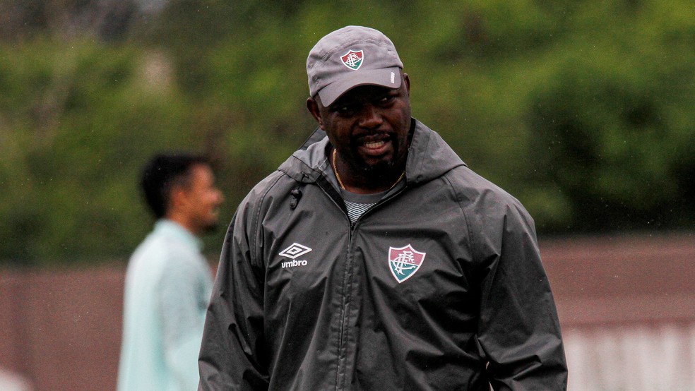 Marcão volta ao comando do Fluminense contra o Coritiba — Foto: Lucas Merçon FFC