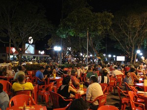 Praça do Eldorado é um dos points mais frequentados na noite manauara e deve receber grande demanda de turistas durante a Copa do Mundo (Foto: Marcos Dantas/G1)