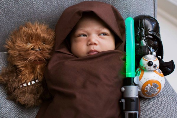 A filha de Mark Zuckerberg vestida como Jedi (Foto: Facebook)
