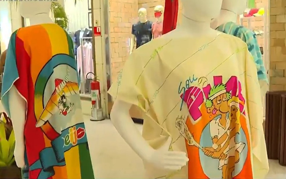 Exposição traz diversas mortalhas, primórdios do abadá — Foto: Reprodução/TV Bahia