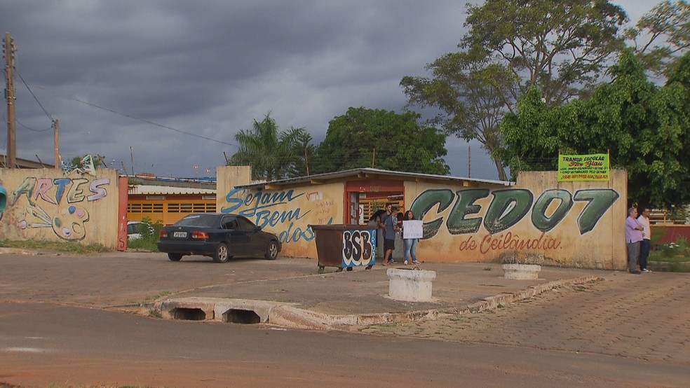 Fachada da escola CED 7 de Ceilândia — Foto: Reprodução/TV Globo