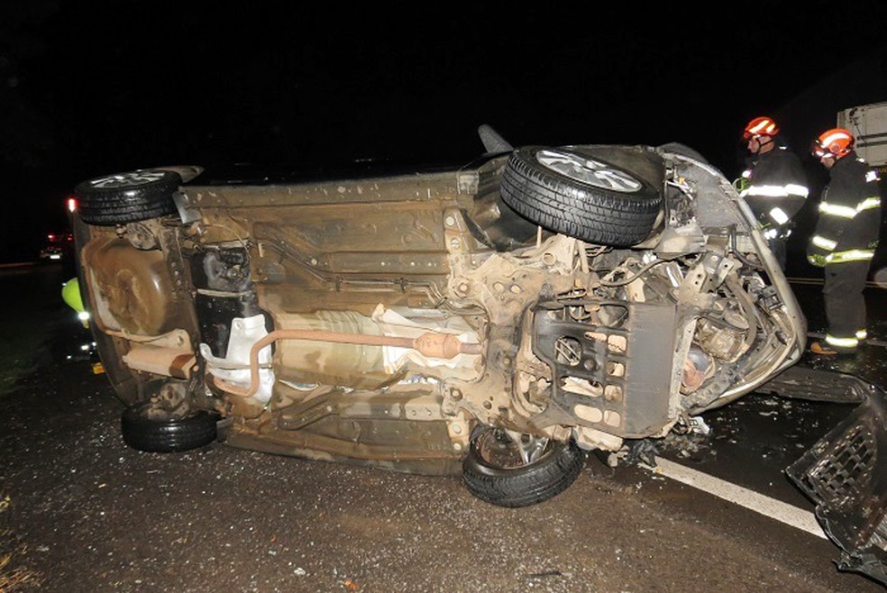 Uma pessoa morreu e outras três ficaram feridas em Junqueirópolis (SP) — Foto: Jorge Zanoni