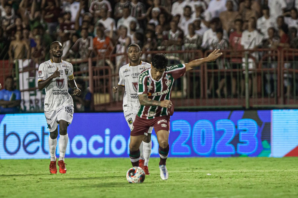 Cano tenta finaliza&ccedil;&atilde;o em Volta Redonda x Fluminense &mdash; Foto: Marcelo Gon&ccedil;alves / Fluminense FC
