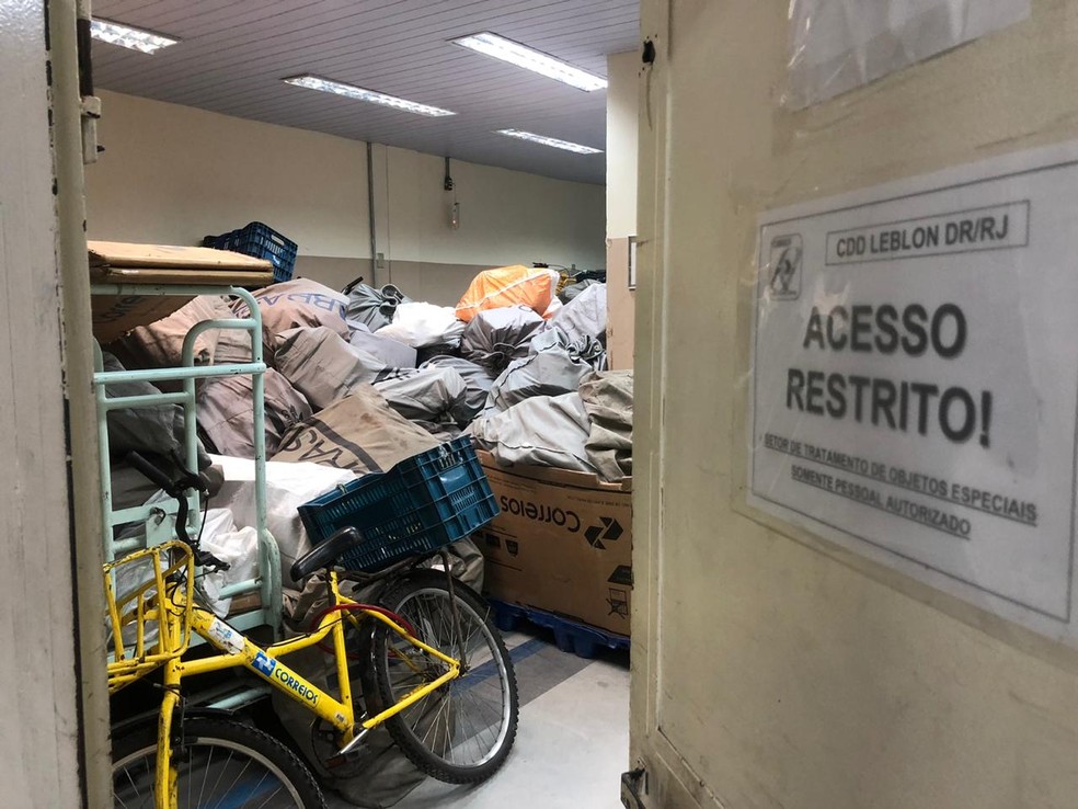 O Centro de Distribuição do Leblon acumula encomendas atrasadas desde março, segundo um funcionário — Foto: Arquivo pessoal: Miriam Ramalho