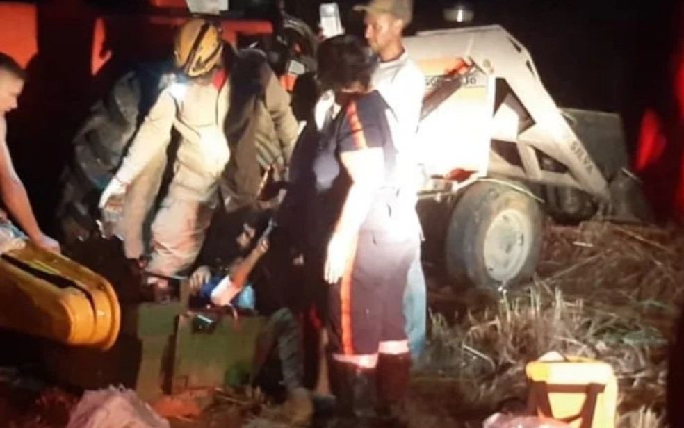 Adolescente morre aps ter perna triturada por mquina agrcola em Alvorada do Norte  Foto: Corpo de Bombeiros/Divulgao
