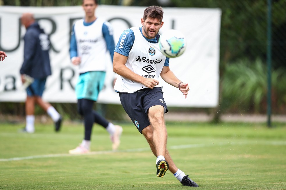 Kannemann em treino do Grêmio — Foto: Lucas Uebel/Grêmio