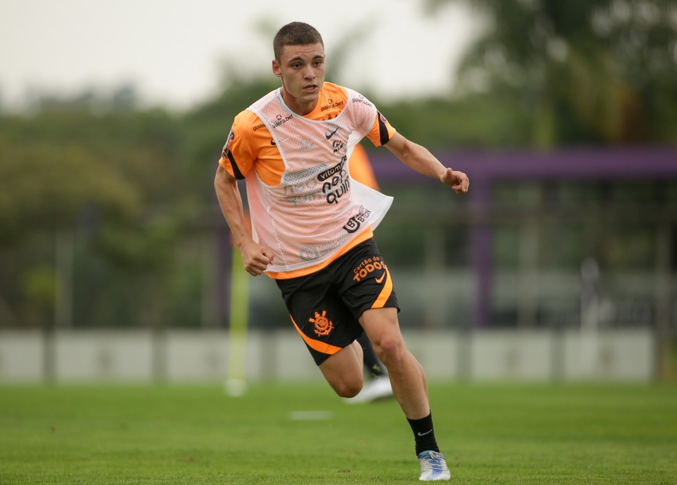 Breno Bidon, meio-campista da base do Corinthians, completa treino no profissional — Foto: Rodrigo Coca/Ag. Corinthias