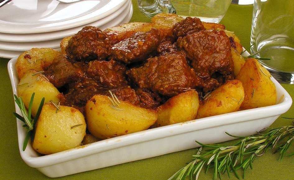 Carne de panela com batata (Foto: Coolicias/Reprodução)