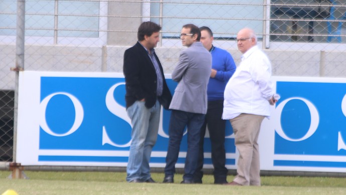 Sem vencer, Grêmio vive turbulência política e apara arestas no futebol