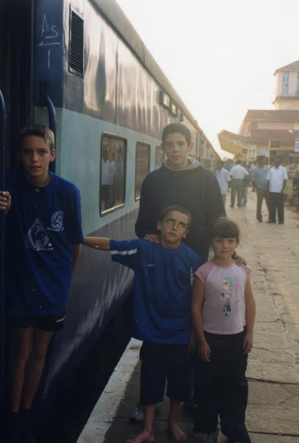 IrmÃ£os Forkan em viagem de Mumbai para Goa, na Ãndia, em 2001: Ã©poca Ã© descrita como "incrÃ­vel" â€” Foto: Gandys London/Arquivo pessoal