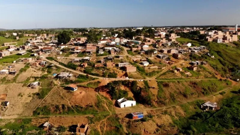A ocupação Moradia Digna abriga cerca de 160 famílias em Santo Antônio de Jesus (Foto: Felix Lima via BBC News Brasil )