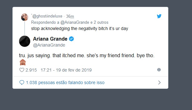 Ariana Grande rebate fãs (Foto: Twitter/Reprodução)