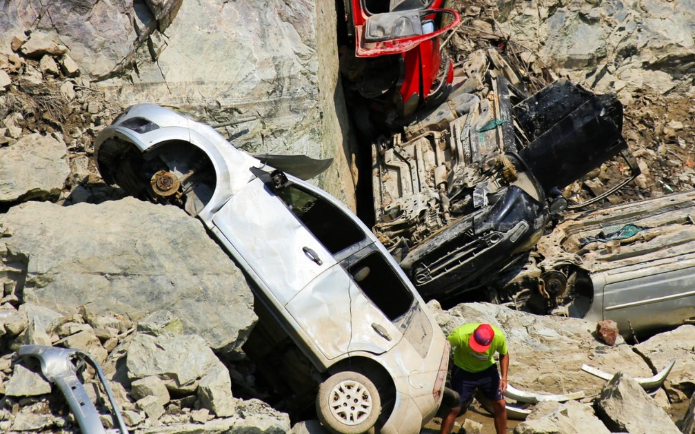 Fotos Carros Aparecem Em Lago De Antiga Pedreira De Salto De Pirapora Sorocaba E Jundiai G1