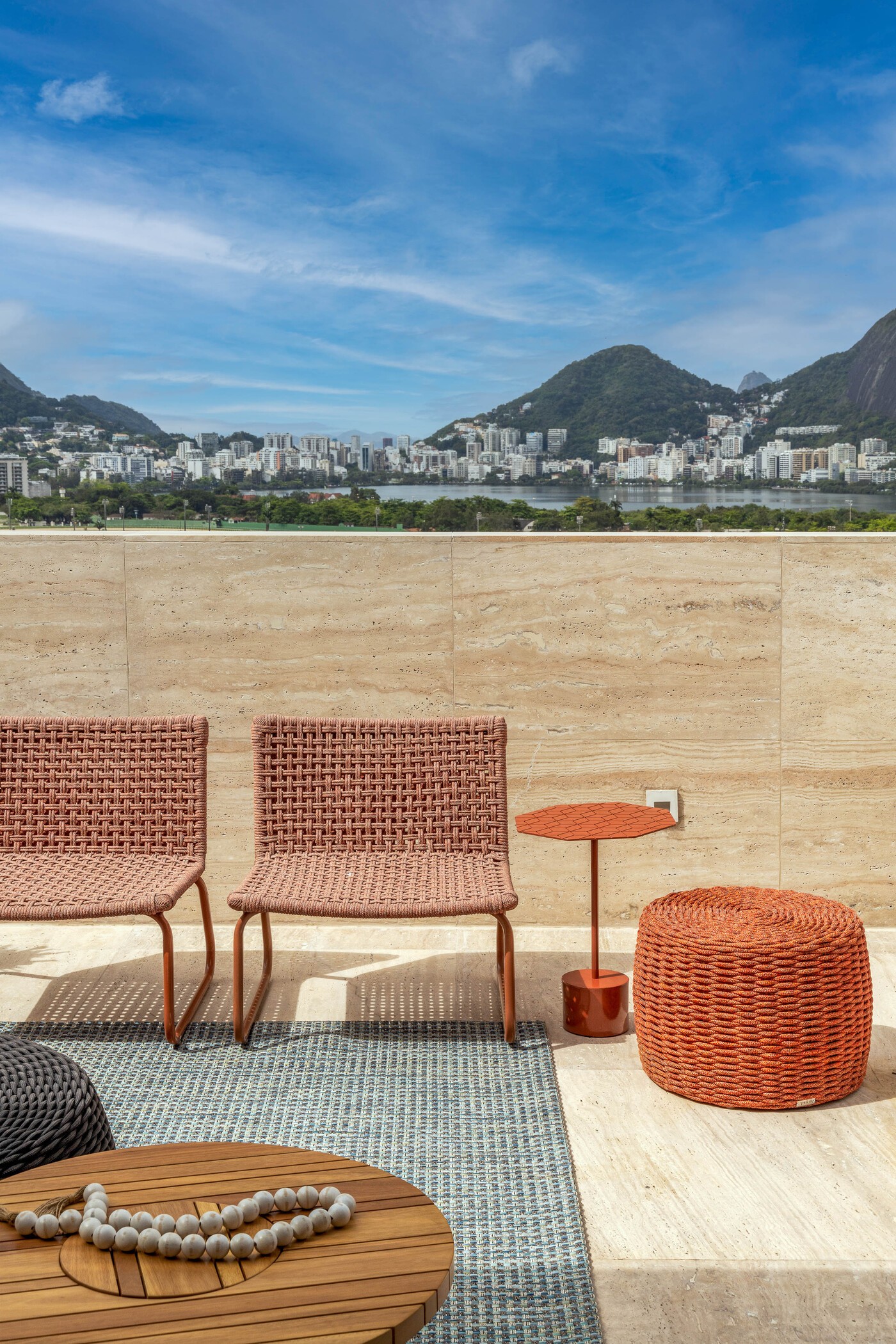 Décor do dia: área externa tem vista para a paisagem do Rio de Janeiro (Foto: André Nazareth)