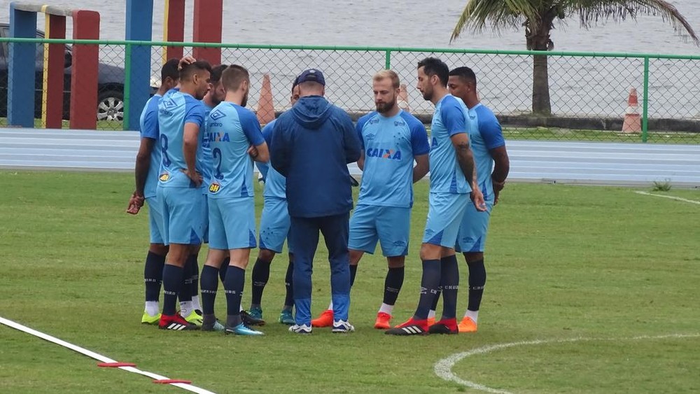Mano Menezes da pistas sobre escalação para jogo contra o Flamengo