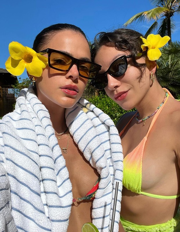 Bruna Marquezine e Priscilla Alcântara (Foto: Reprodução/Instagram)