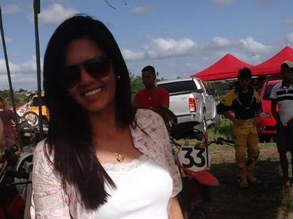 Bárbara Regina Gomes da Silva desapareceu em setembro de 2012 (Foto: Reprodução Facebook/ Arquivo Pessoal)