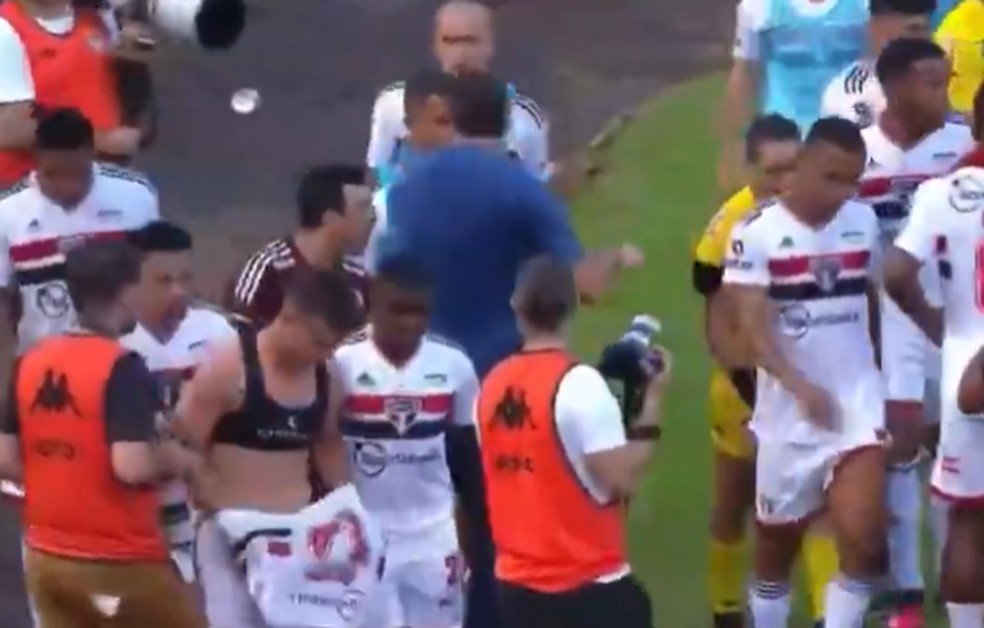 FPF suspende fotógrafo que passou o pé em Galoppo, do São Paulo, por tempo indeterminado