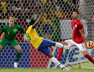 Fred oportunista,marcando primeiro gol