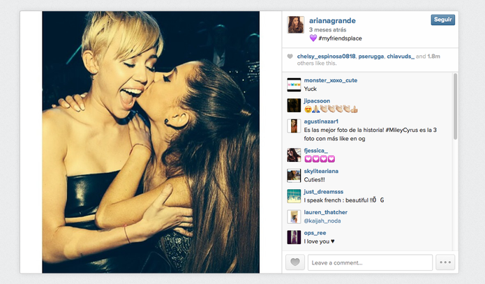 Ariana Grande e Miley Cyrus em foto no perfil da cantora no Instagram (Foto: Reprodução/Instagram)