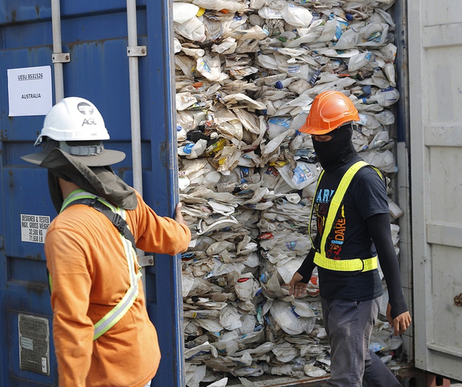 Malásia devolve lixo plástico