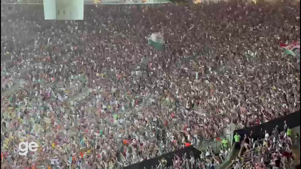 Torcida do Fluminense canta 'louco da cabeça' no Maracanã