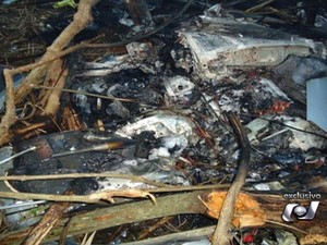 Confira fotos dos destroços de helicóptero da Polícia Civil de Goiás 7 (Foto: Reprodução/TV Anhanguera)