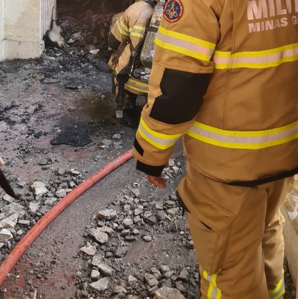 Incêndio destrói parcialmente escola em BH — Foto: Divulgação/Corpo de Bombeiros