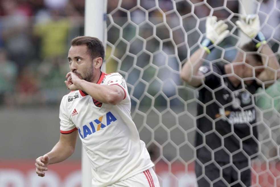 Éverton Ribeiro cresceu de produição sob o comando de Mauricio Barbieri — Foto: Staff Images / Flamengo