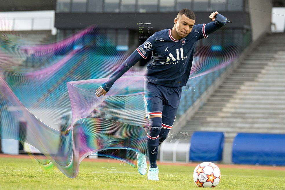 Mbappé e os movimentos criados pelo Hypermotion do FIFA 22 ao fundo — Foto: Divulgação
