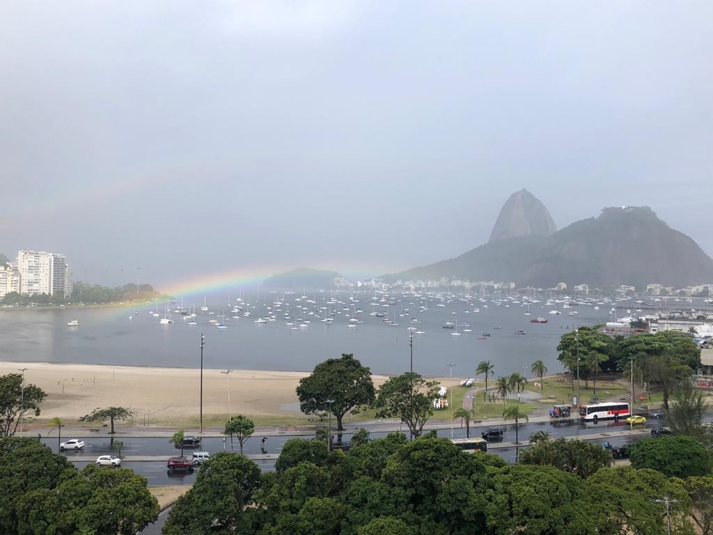 Arco-íris aparece na Zona Sul do Rio após mudança de tempo