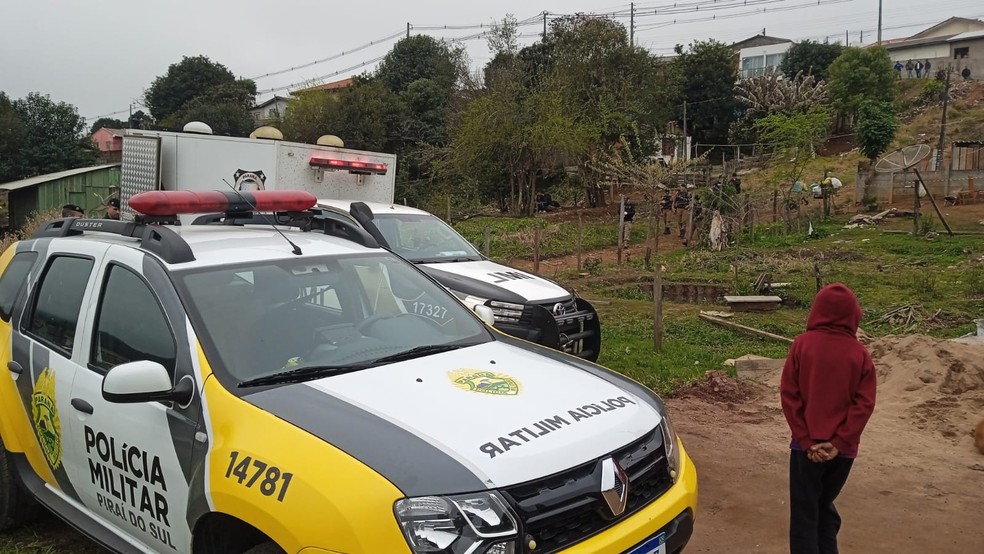 Homem mata mãe e outras 3 pessoas a tiros no Paraná — Foto: Fábio Ângelo/RPC