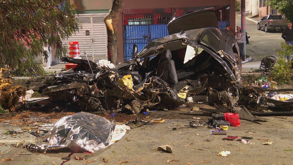 Acidente de carro em Cangaíba, na Zona Leste de SP — Foto: Marcelo Assunção/TV Globo