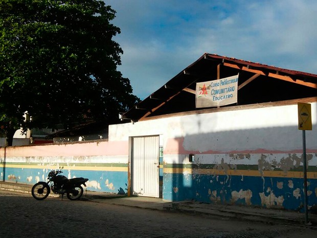 Escola de ensino fundamental de Alcobaça, na Bahia (Foto: Anilda França)