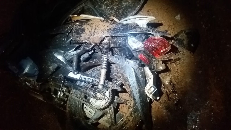 Motociclista morre atropelada por caminhão em Cuiabá — Foto: Deletran/Assessoria