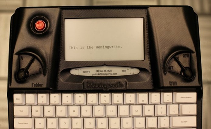 Hemingwrite é máquina de escrever com tela e-ink e sincronização na nuvem (Foto: Divulgação/Kickstarter) (Foto: Hemingwrite é máquina de escrever com tela e-ink e sincronização na nuvem (Foto: Divulgação/Kickstarter))