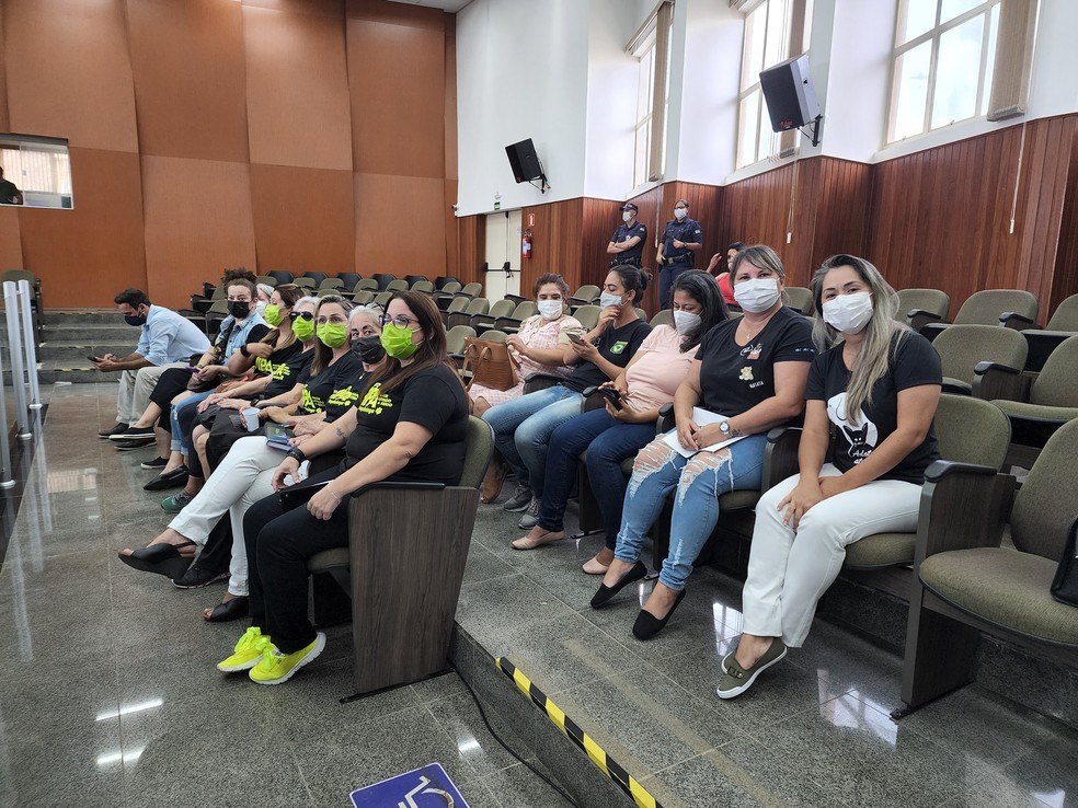 UIPA agradeceu a presença de outras ONGs que apoiam a causa animal e foram para a Câmara Municipal de Itapetininga — Foto: ONG Uipa Itapetininga/Divulgação