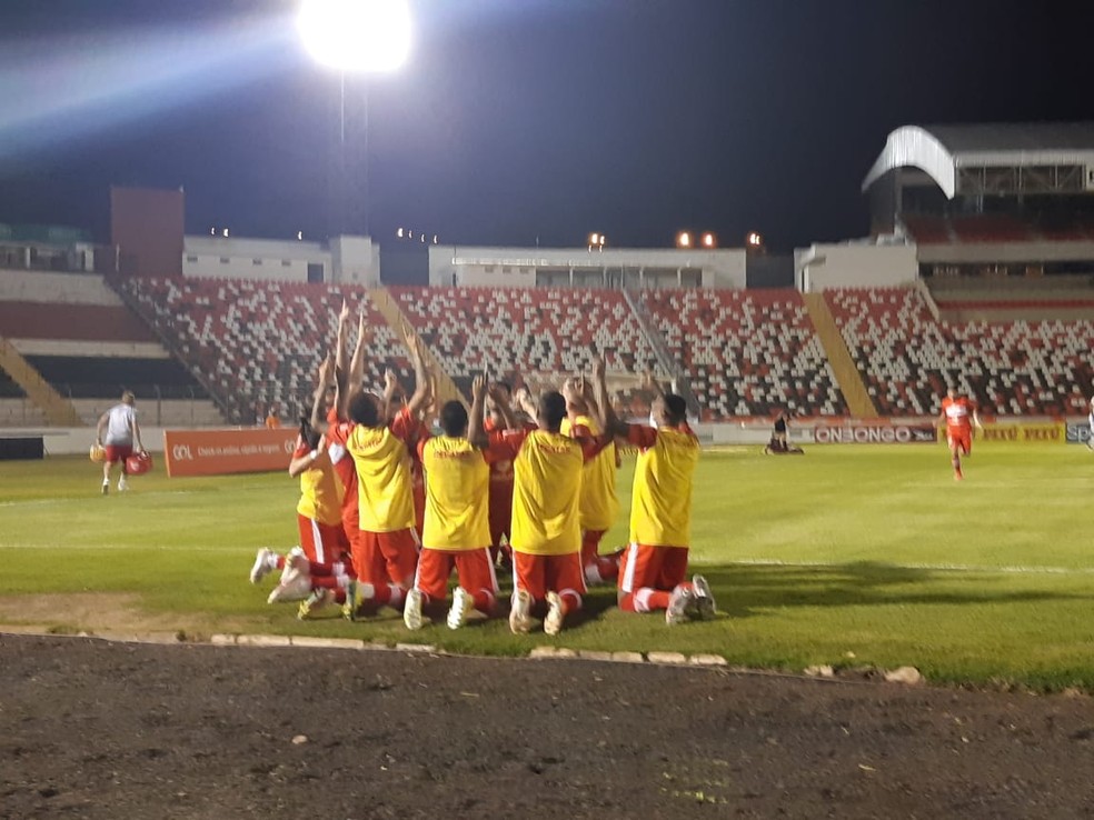 CRB comemora gol sobre o Botafogo-SP — Foto: Amanda Barbosa/EPTV